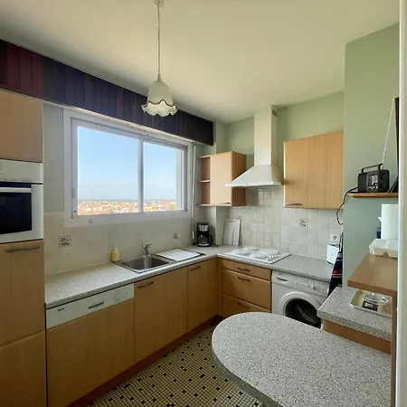 Face Avec Balcon Et Garage Aux Sables D'olonne - Fr-1-92-904